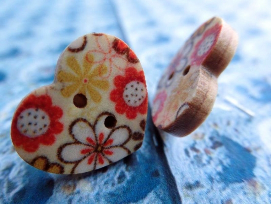 Preview: Holz Herz Knopf Ohrstecker Blumen Margerite Lilie